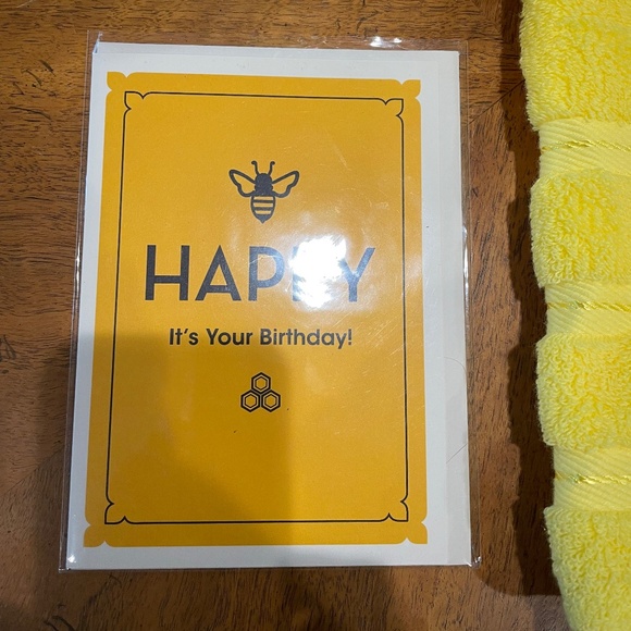 PRICE DROP! Cute Bee Theme Gift Set: Hand towel, soap dispenser & birthday card - Picture 11 of 11